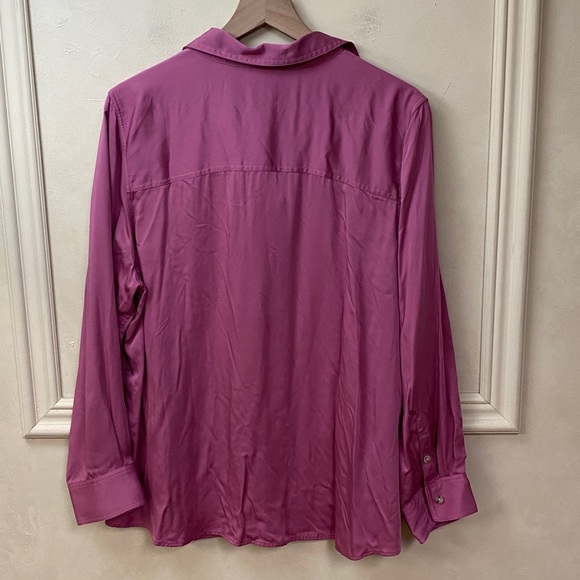 New! CHICO'S Womens Sandwashed Satin Pink Long Sleeve Easy Button Front Shirt - Picture 6 of 6
